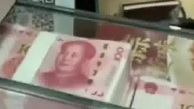 防弹，但是不防刀吧，用刀把胶水削开可行吧？？