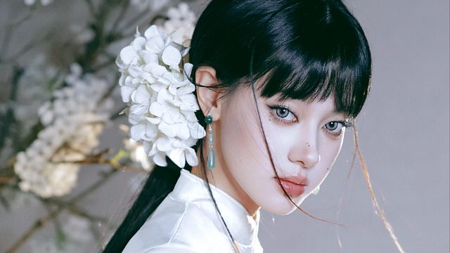 屏幕里vs成片丨旗袍 光影得到的清冷氛围...