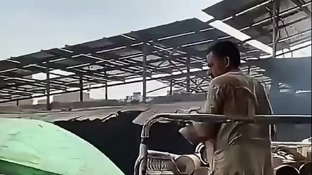 巴基斯坦小作坊竟将废旧油桶变废为宝，这手艺不得不佩服