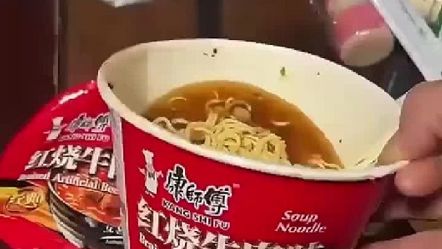 探索泡面新体验：红烧牛肉味？