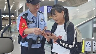 群眾在站崗時(shí)遇到求救，彰顯了野生的責(zé)任與勇氣