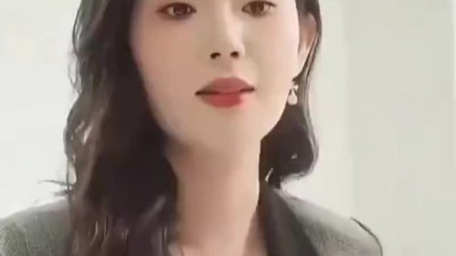 男：你误会了，我说的是这里是医院，你得换护士装