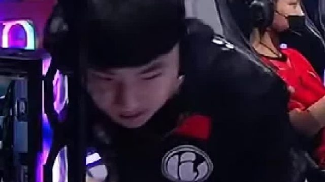 sora 生成：IG入围赛拔网线击败T1