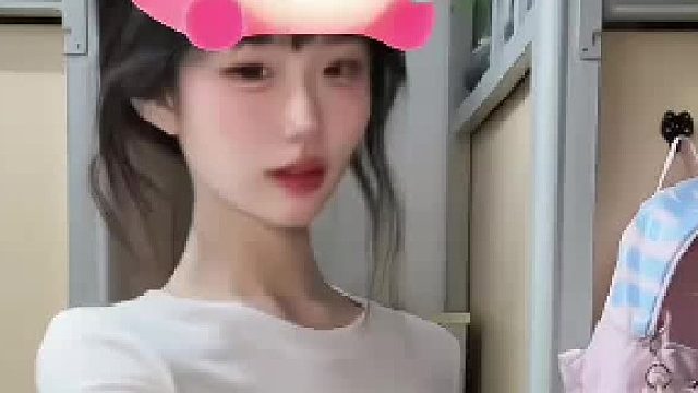 猫耳少女居家风！你敢信？