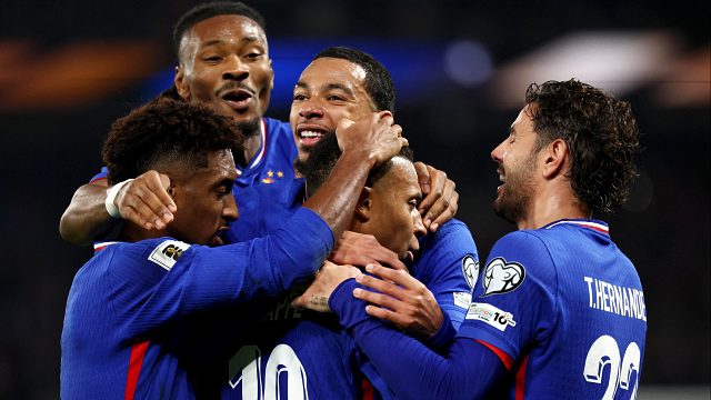 法国大腿！姆巴佩独造2球伤退，连过5人一条龙加挑传助攻