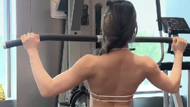 新手女生健身房一周五练计划（超详细版）