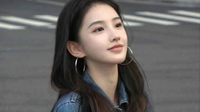 秋天是她最爱的季节