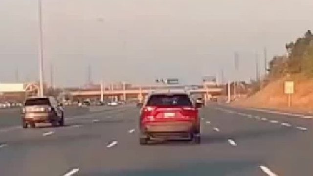 神走位！黑车要多少年能缓过那个劲？这么较真还输了！