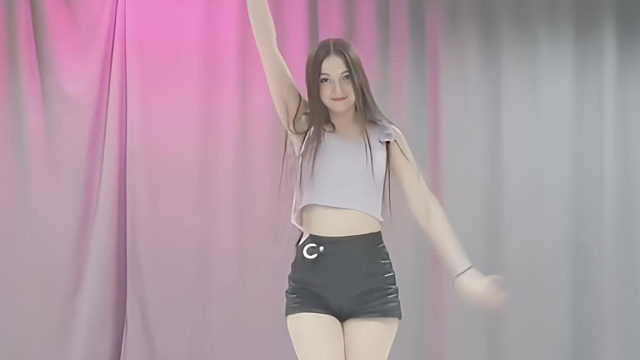 俄罗斯姑娘才艺表演24.04.01_空军(阿妮亚)00