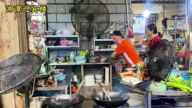 湖南湘潭20年大排档，200元三个人能吃啥。