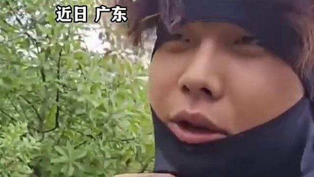 男子钓鱼时候 突然口袋一凉