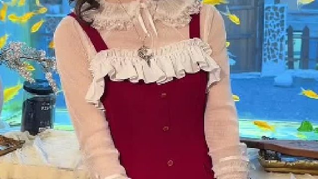 她给我的感觉 像夹在书里的一片静静的树叶