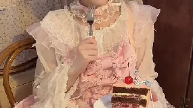 诶这位头发翘翘小姐