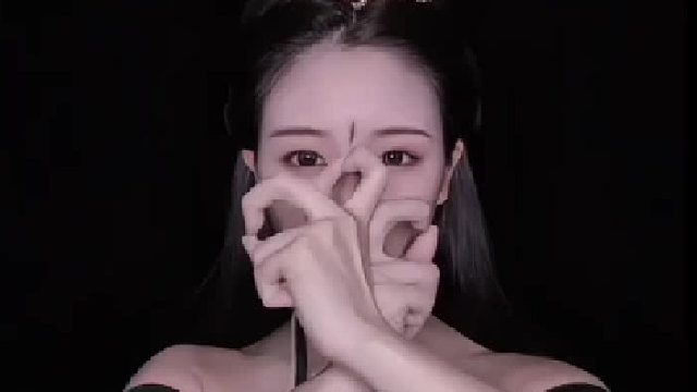 白龙马，蹄朝西……