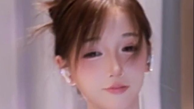 【AH丶凌菲】风好大 会不会有一张钱出在我脸上