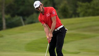 什么水平？貝爾退役后打高爾夫球：C式走位拐彎精準(zhǔn)進洞！