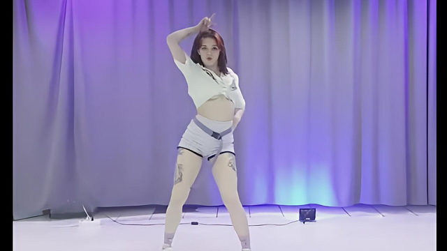 俄罗斯姑娘才艺表演24.04.02_小逗比(安娜)