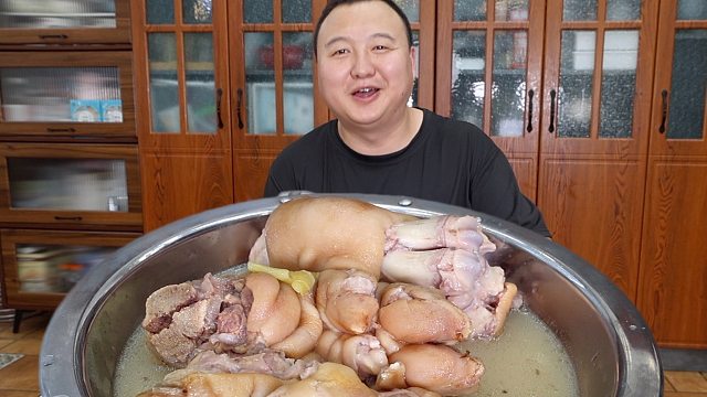 糯叽叽星人狂喜！这老妈蹄花也太会了，香到灵魂出窍，好吃到爆！