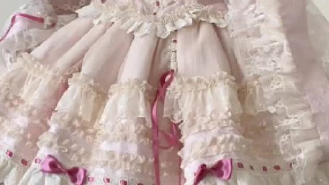 加上这个袖子有种中华风的感觉耶！