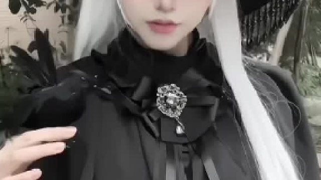 十万场雨洗出一个薄如蝉翼的秋季