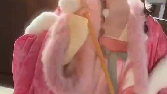 “我看到满天花儿都开放 隐隐约约有声歌唱”