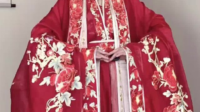 “什么金玉良缘，我偏要说是木石姻缘。”