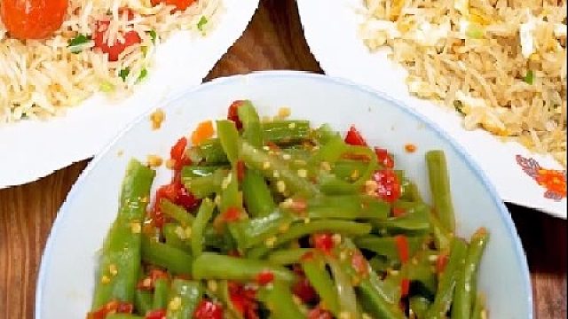 嘎嘣嘎嘣脆的贡菜，配上这喷香的炒饭，那味道绝了呀！