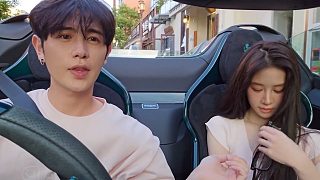 童錦程借妹子貼身眼鏡，觀眾們才后知后覺(jué)：你小子，真老六