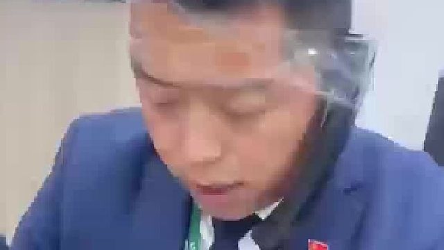 男子展示销冠日常 电话从早打到晚 网友：有这业务员 一年我给他开50万