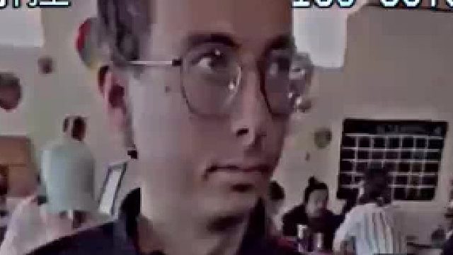 眼睛看见对方眼睛里的牌