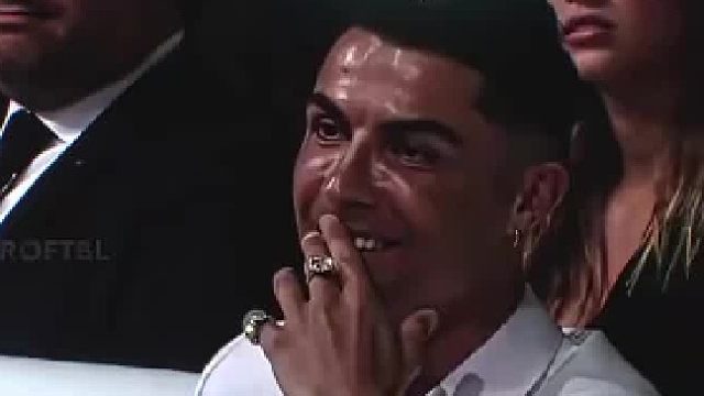 主持人问“这是哪个国家的国旗？”孩子脱口而出：罗纳尔多！