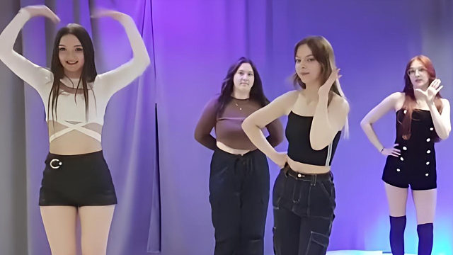 俄罗斯姑娘才艺表演24.04.06_集体舞01