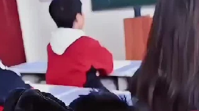 数学老师拼命打，美术老师拼命护