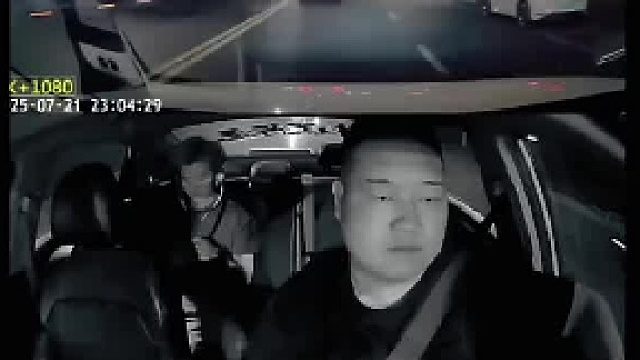 动作干净利落，骂的顺其自然，像个东北爷们