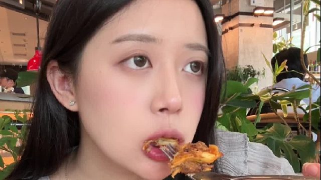 汉口逛吃花园里的漂亮饭蜜瓜酸奶米堡