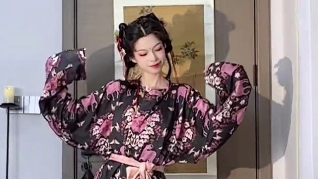 可以双面穿的圆领袍耶