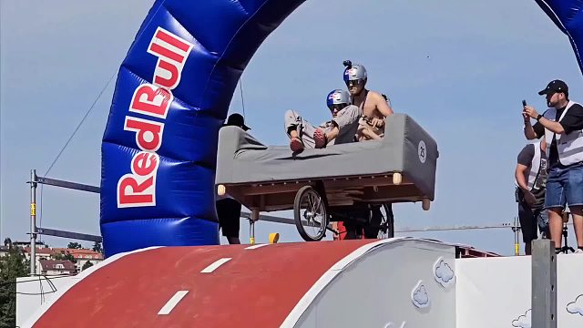 当二八大杠变身人间大炮，这帮狠人竟要，肉身硬刚死亡赛道