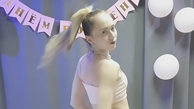 俄罗斯姑娘才艺表演24.04.08_阿柳娜