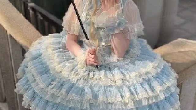 十字街头城中沾染了春意