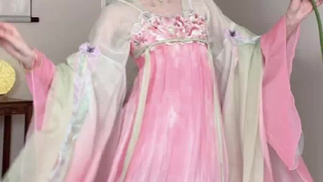 小荷仙｜“水面清圆，一一风荷举。”