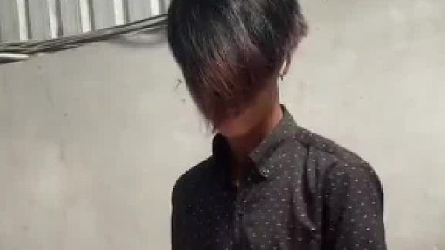 厂区流水线惊现“葬爱家族”“工作8小时甩头发6小时”