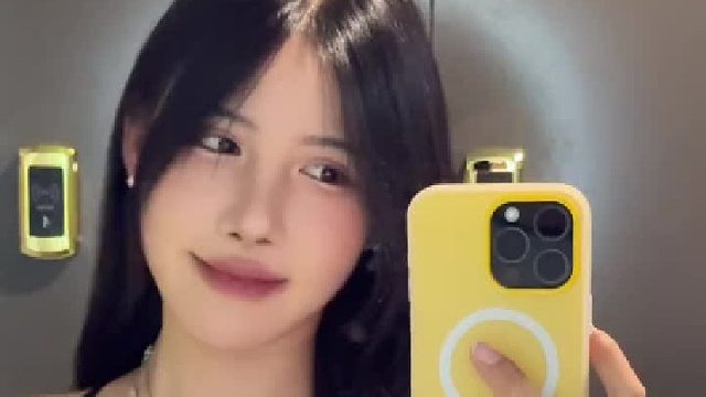 我勒个甜妹脸 肌肉身