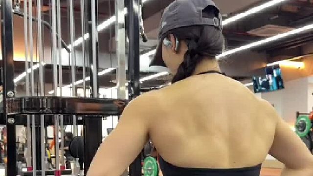 新手练背｜别练没用的死磕这5个动作