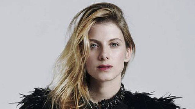 《女盗三人行》1/2上集：从未见过如此高科技的隐形别墅！