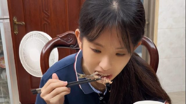 一家人吃鱼饭酸甜鱼宫保鸡丁️晚餐