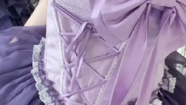 这个层层叠叠的裙摆很美丽了