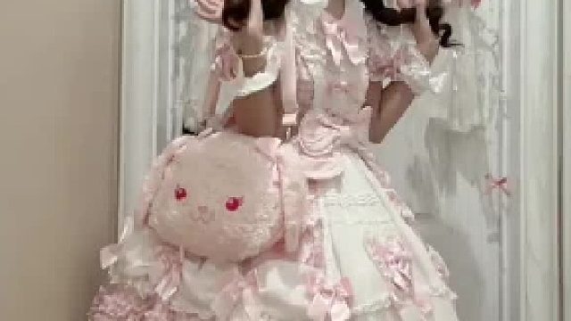 路边遇到了漂亮人偶