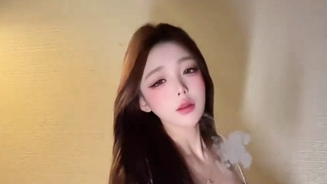 又给别的女人点赞，你是要逼疯我吗