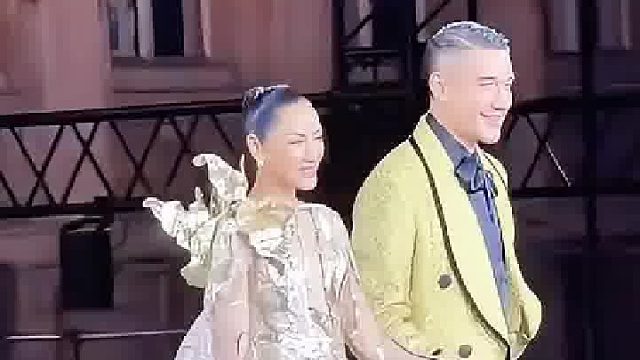 胡兵瞿颖同台走秀，身姿惊艳众人