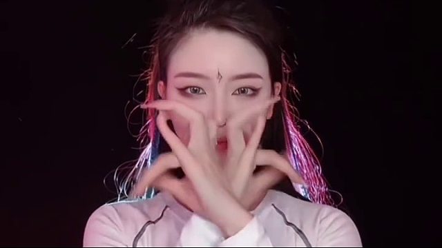 小医仙手势，别眨眼哦